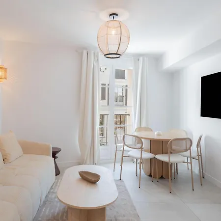 Appartement Place Des Lices -2bdr-6p- Tropez *