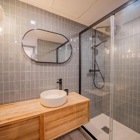 Appartement Place Des Lices -2bdr-6p- Tropez *